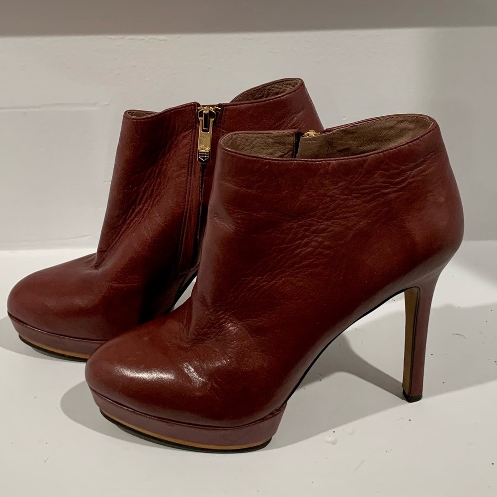 Vince Camuto Burgandy Booties 7.5